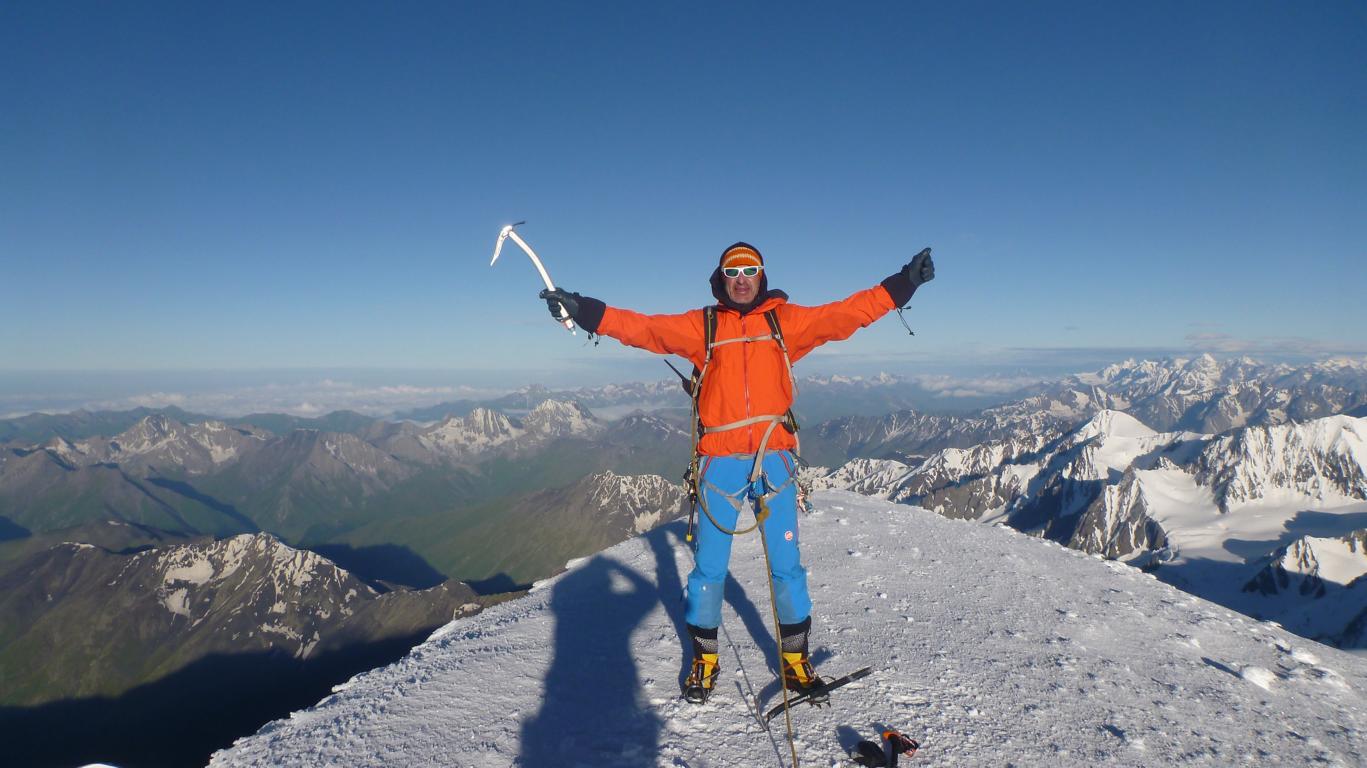 TREKKING & MOUNTAINEERING